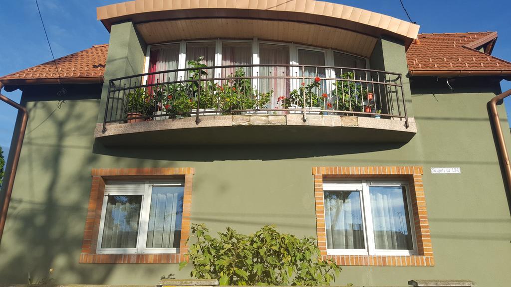 Szigeti Apartmanhaz Pecs Exterior photo